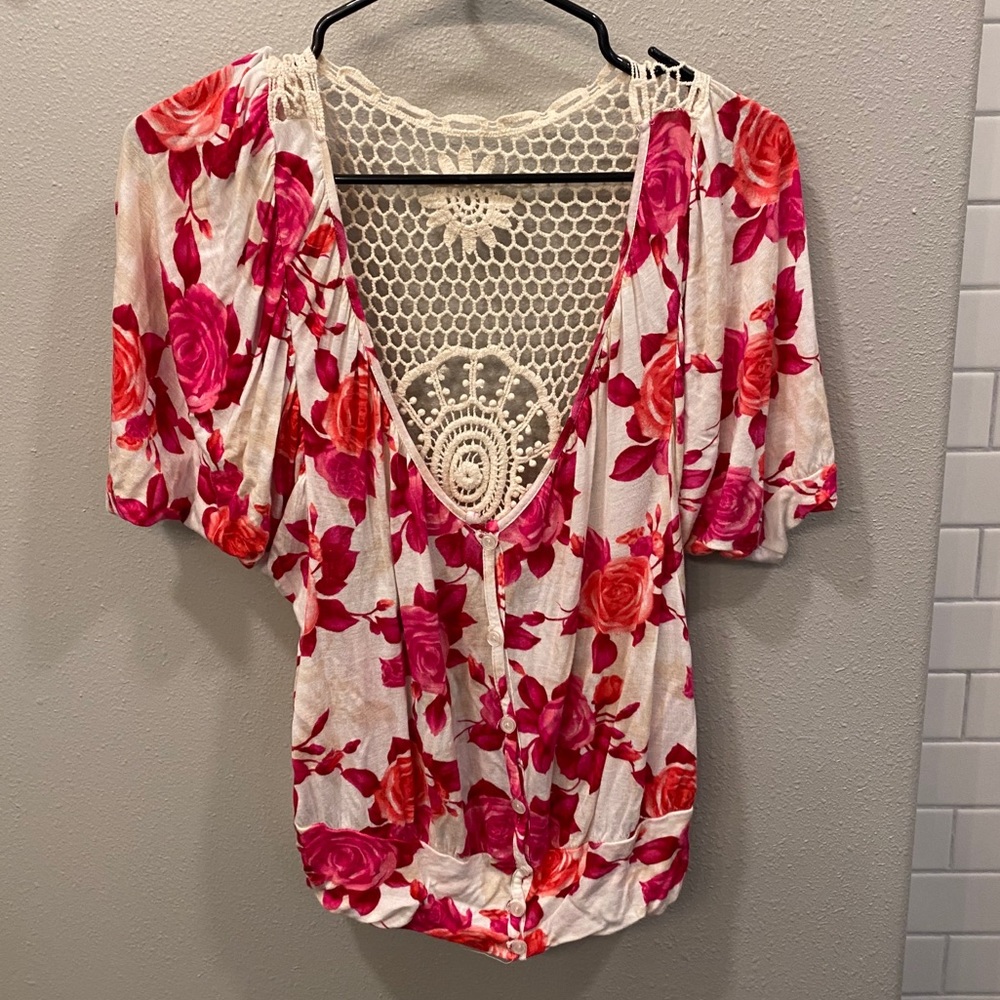 Women’s Rue 21 Lace Back Floral Shirt- Small